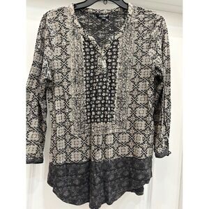 Lucky Brand Womens Long Sleeve Shirt Geometric V-Neck Large Lightweight Classic